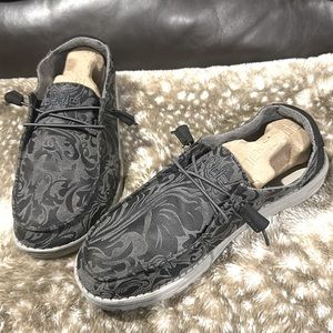 Country style hey dudes size 10